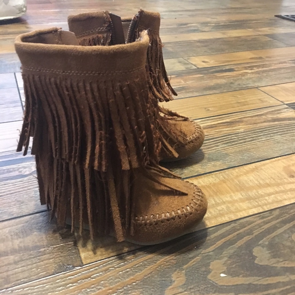 Toddler fringe boots